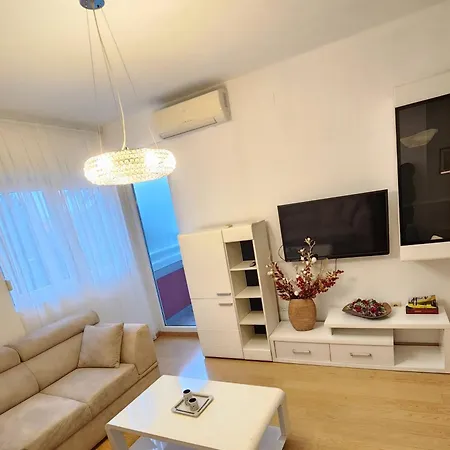 Light * Ποντγορίτσα